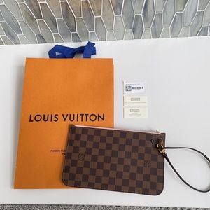 New, authentic🔥Louis Vuitton Wristlet Damier Ebene with rose ballerina interior